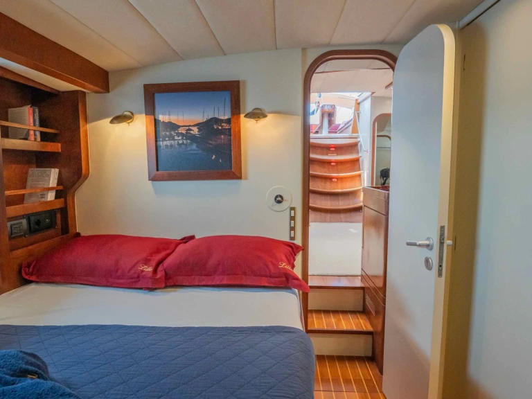 Sailboat to hire Pisa at the best price