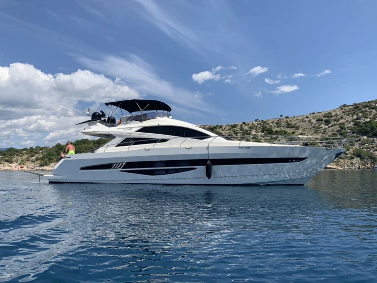 Yacht charter Novi Vinodolski - Galeon Galeon 700 Skydeck - 4 + 1 cab. on SamBoat