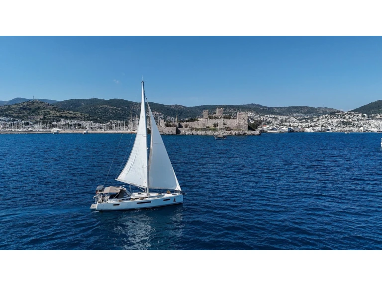 Hire Sailboat with or without skipper Jeanneau Bodrum