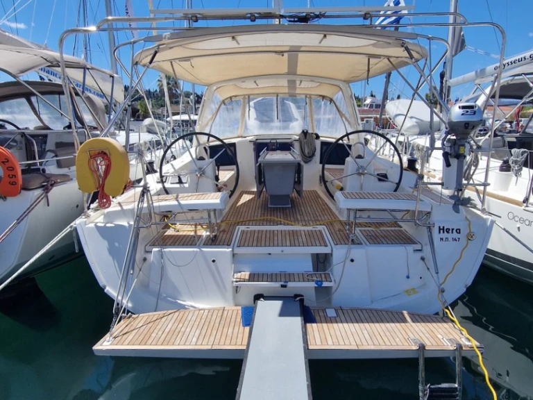 Sailboat hire in Gouvia - Bénéteau Oceanis 41.1