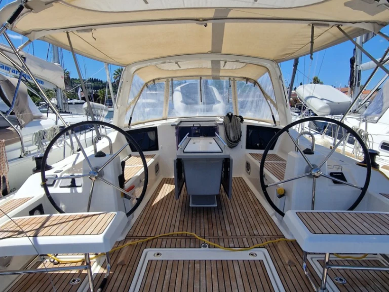 Charter a Bénéteau Oceanis 41.1 in Gouvia on Samboat
