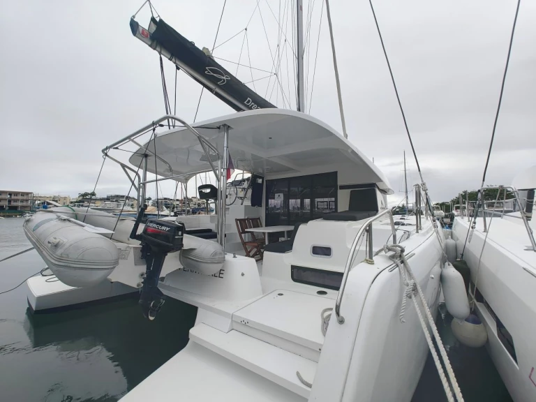 Hire Catamaran Lagoon with a boat licence