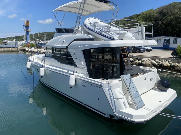 Hire a Bénéteau Swift Trawler 35 Pula