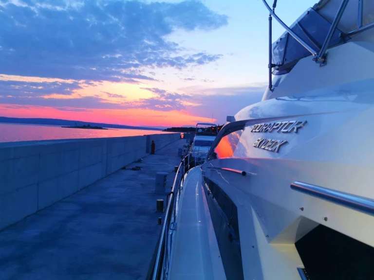 Hire Luxury Yacht Galeon with a boat licence