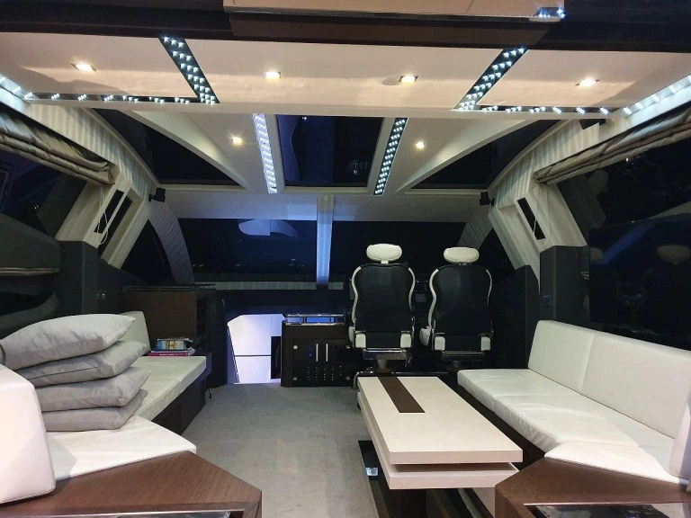Galeon Galeon 700 Skydeck - 4 + 1 cab. charter bareboat or skippered in  Novi Vinodolski