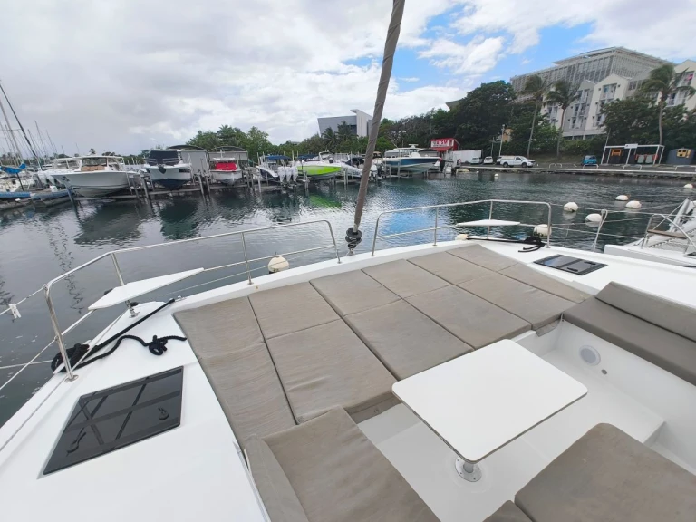 Charter a Bali Bali 4.4 in Bas du Fort on Samboat