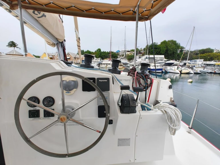 Hire Catamaran Fountaine Pajot with a boat licence