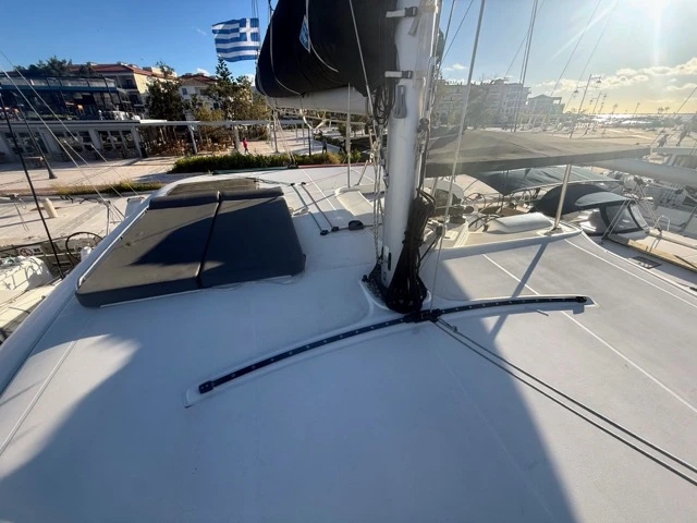 Yacht hire Lefkáda cheap Lagoon 42