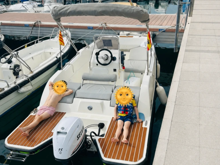 Hire a V2 BOATS 5.0 SPORT Torredembarra