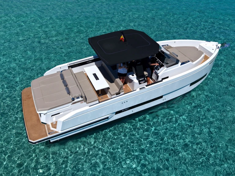 Motorboat hire in Marina Botafoch - De Antonio D32