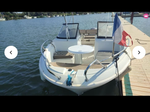 Hire Motorboat Jeanneau with a boat licence