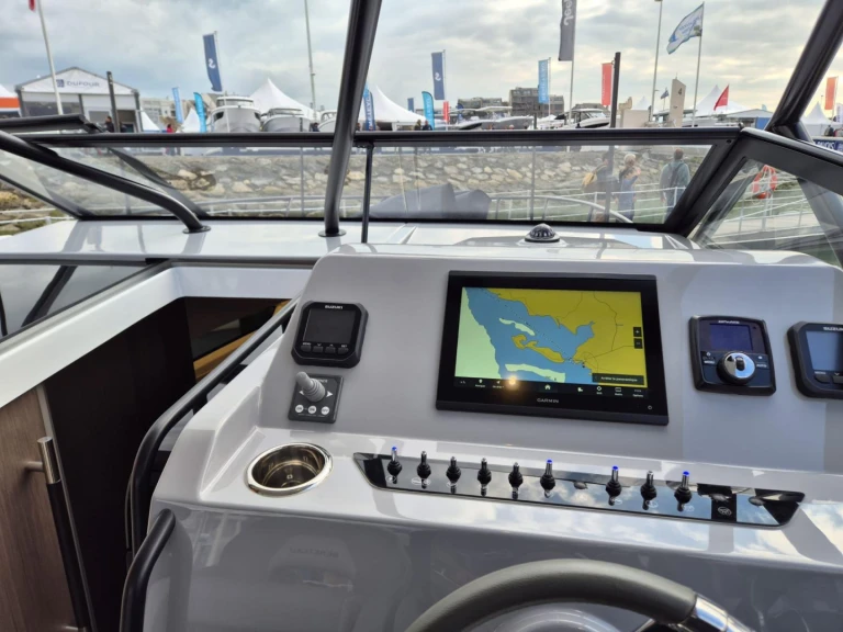 Hire Motorboat Bénéteau with a boat licence
