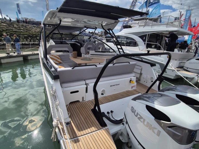 Motorboat to hire Hyères at the best price