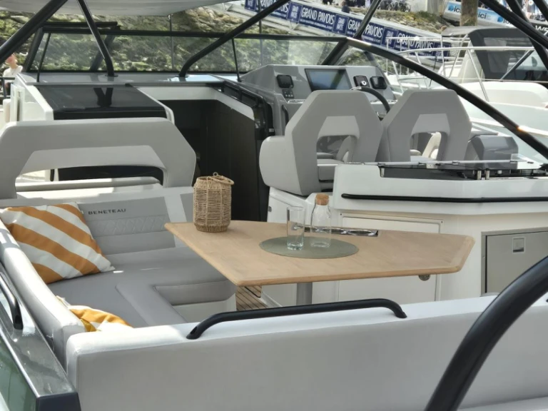 Yacht charter Hyères - Bénéteau Flyer Serie 10 on SamBoat