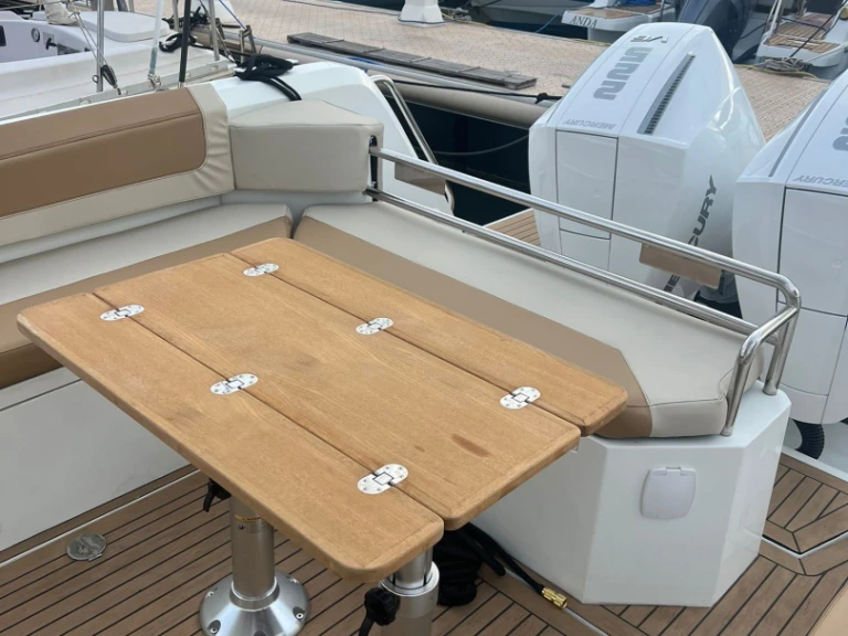 Hire Motorboat Pyxis with a boat licence