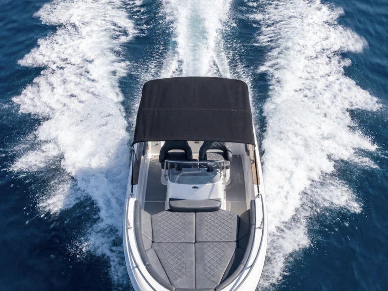 Hire Motorboat Sessa Marine with a boat licence