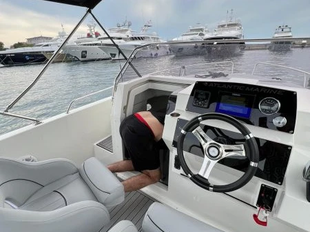 Hire Motorboat Atlantic with a boat licence