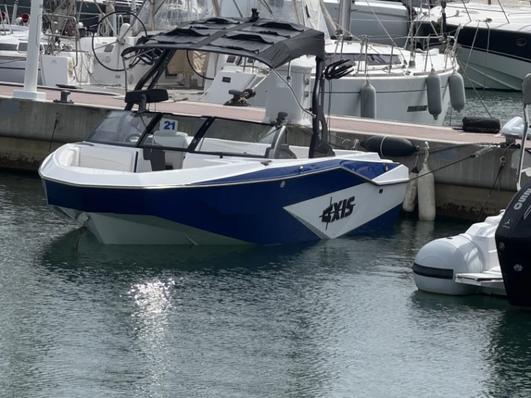Yacht hire Port des Marines de Cogolin cheap T220