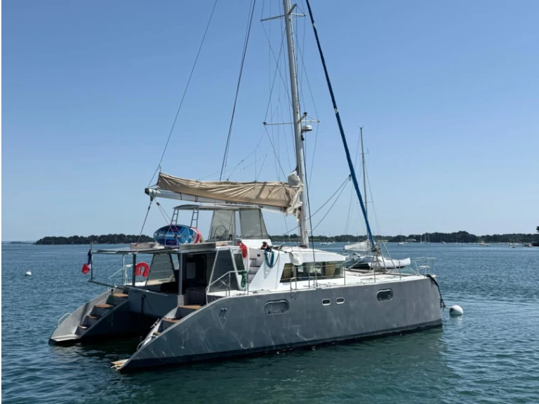 Hire Catamaran with or without skipper VISAGE Pointe-à-Pitre