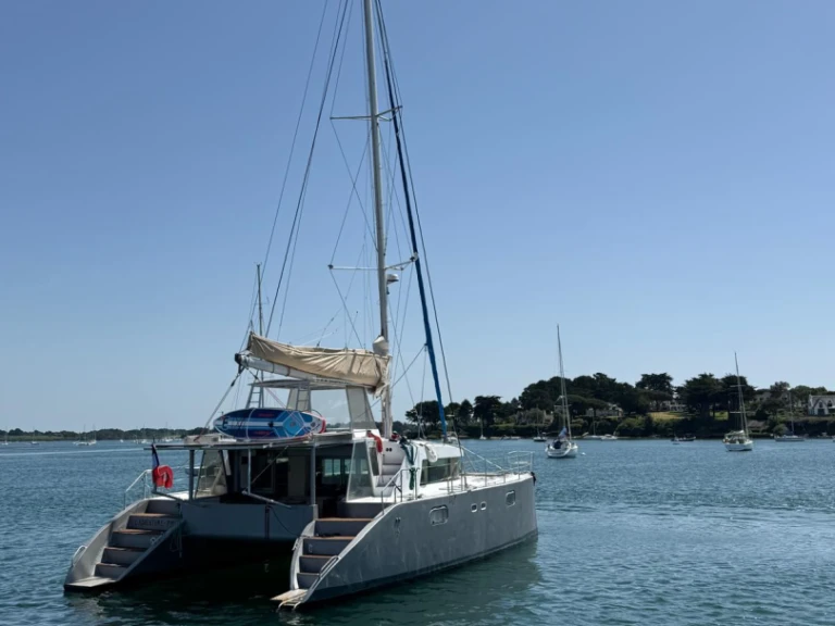 Hire a VISAGE 450 Le Marin