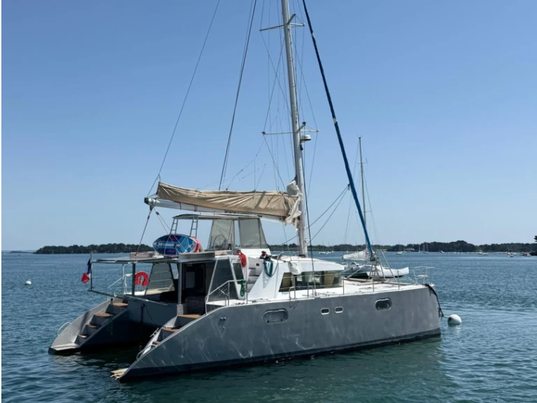 Yacht hire Le Marin cheap 450