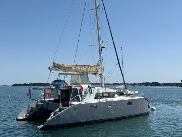 VISAGE 450 charter bareboat or skippered in  Sarzeau