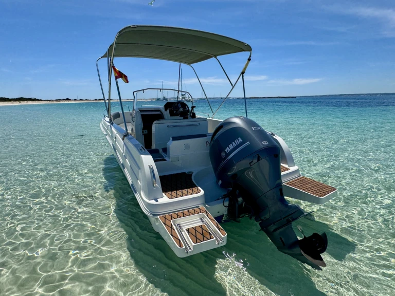 Hire Motorboat Pacific Craft with a boat licence