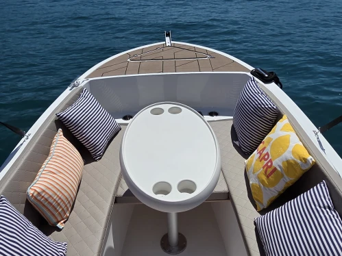 Hire Motorboat Valory with a boat licence