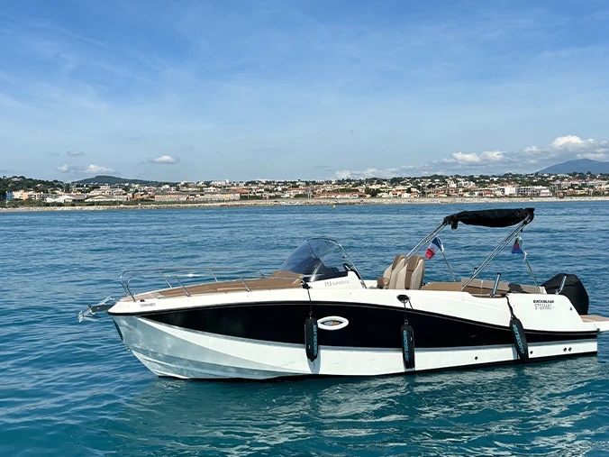 Yacht hire Antibes cheap Activ 755 Open