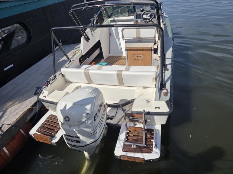 Charter a Rio Rio 590 Cabine in Gives on Samboat