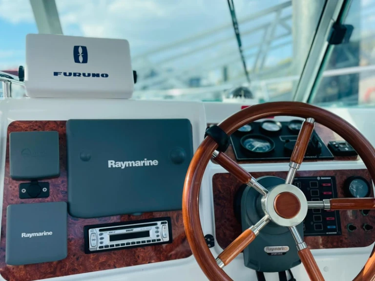 Hire a Jeanneau Merry Fisher 695 Gives