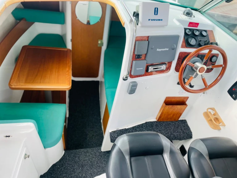 Yacht hire Gives cheap Merry Fisher 695