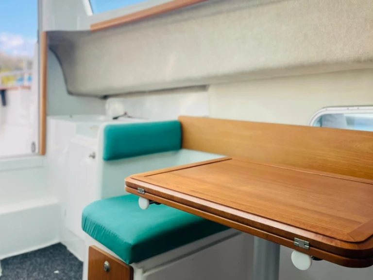 Motorboat hire in Gives - Jeanneau Merry Fisher 695