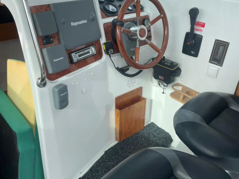 Charter a Jeanneau Merry Fisher 695 in Gives on Samboat