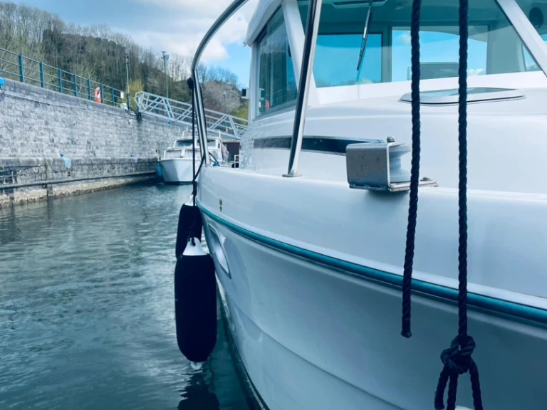 Hire Motorboat with or without skipper Jeanneau Gives