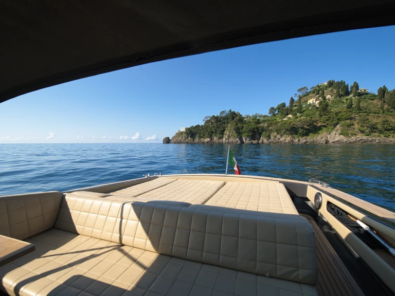 Motorboat to hire Saint-Tropez at the best price