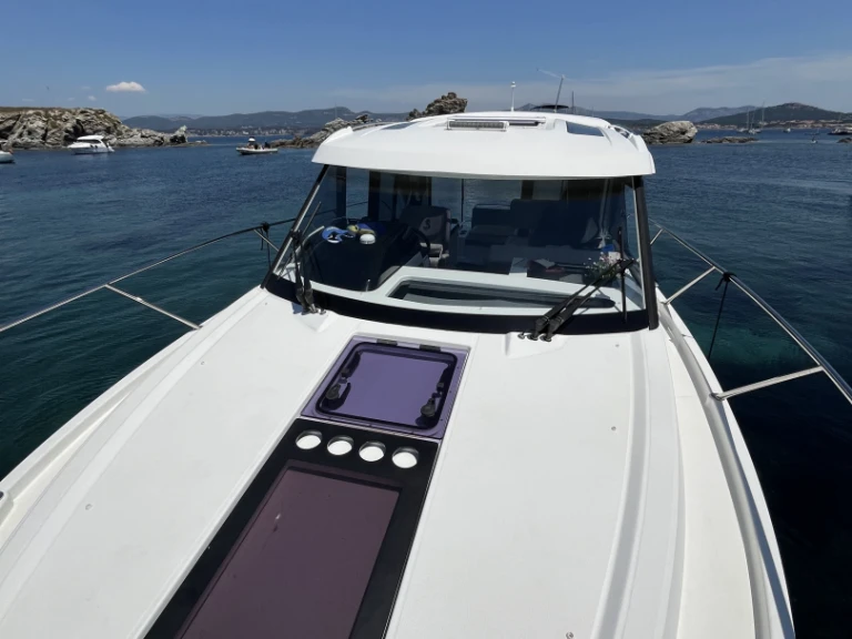 Yacht charter Six-Fours-les-Plages - Bénéteau Antares 9 OB on SamBoat