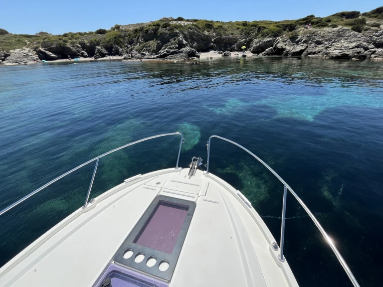 Hire a Bénéteau Antares 9 OB Six-Fours-les-Plages