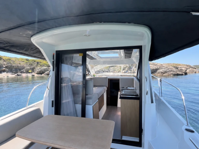 Yacht hire Six-Fours-les-Plages cheap Antares 9 OB