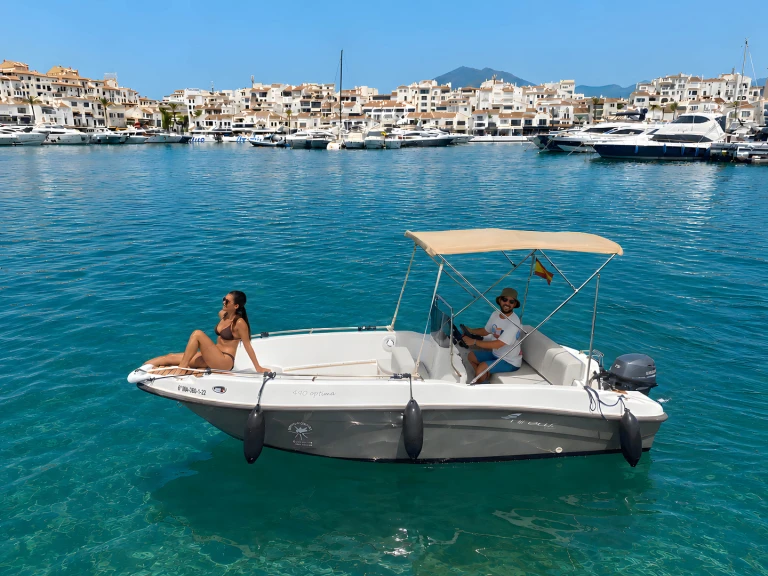 Charter a Nireus Nireus 490 in Puerto Banús on Samboat