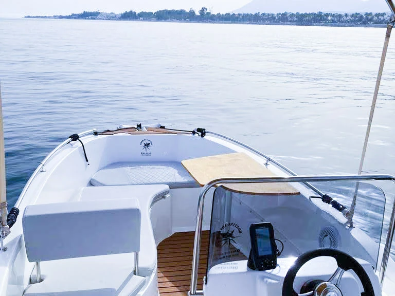 Motorboat to hire Puerto Banús at the best price