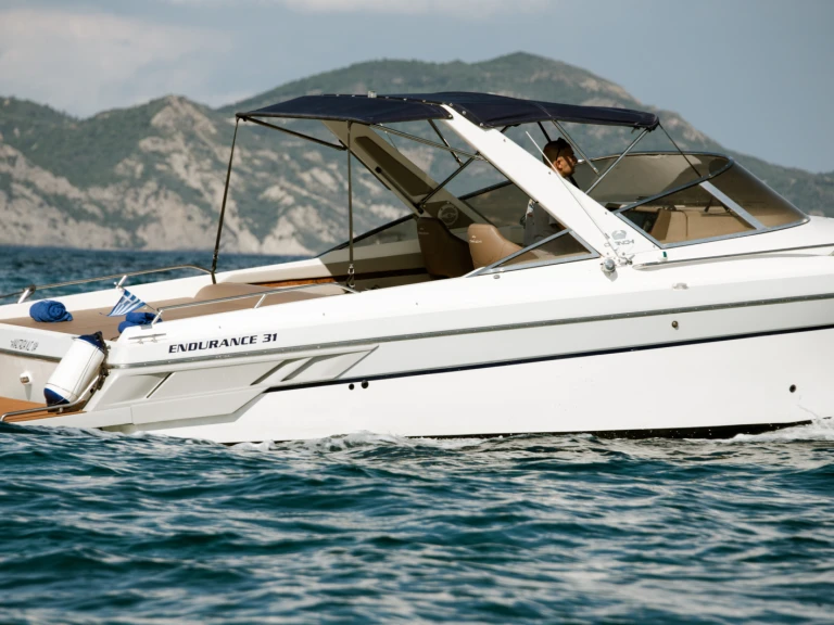 Hire a Cranchi Endurance 31 Laganas