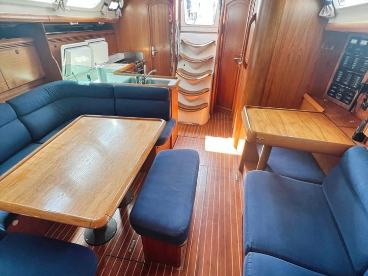 Sailboat hire in Genova - Jeanneau Sun Odyssey 43
