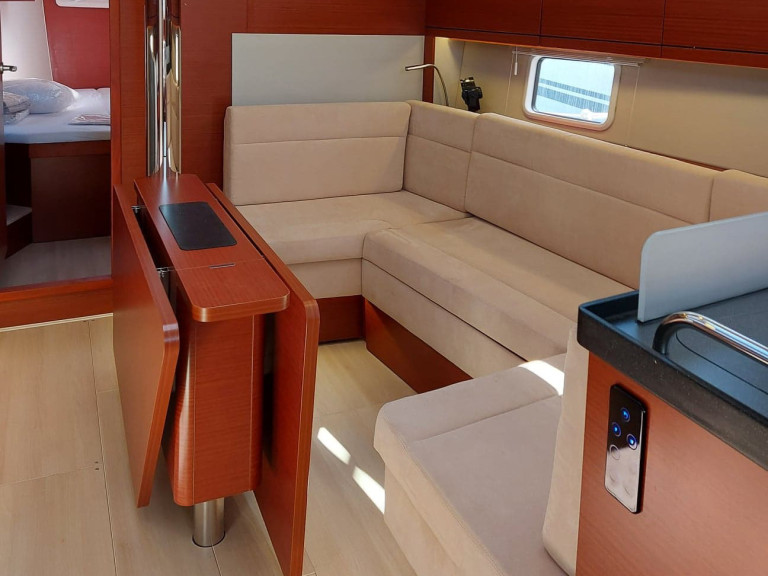 Hire a Hanse Hanse 418 Lávrio