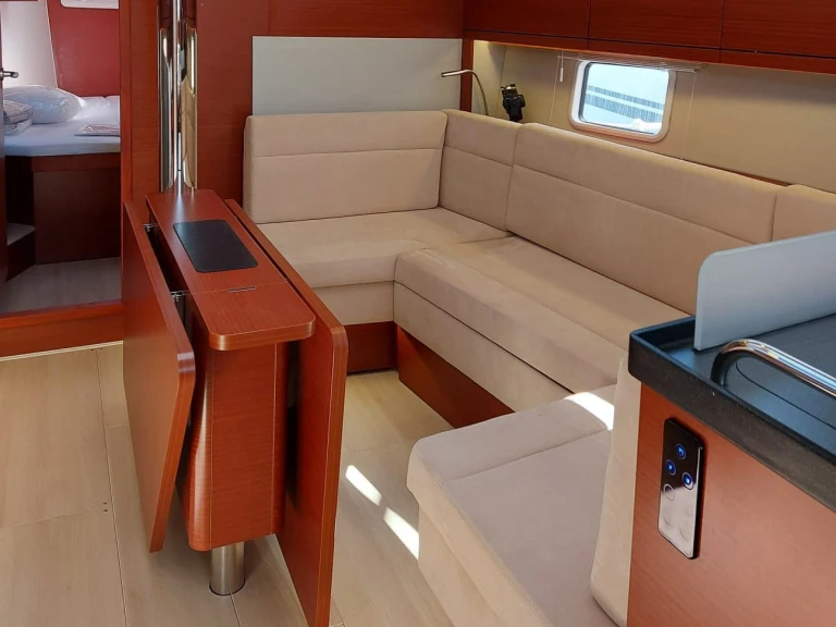 Hire a Hanse Hanse 418 Lávrio