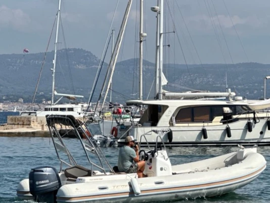Hire a Capelli Tempest 626 Ivory Toulon