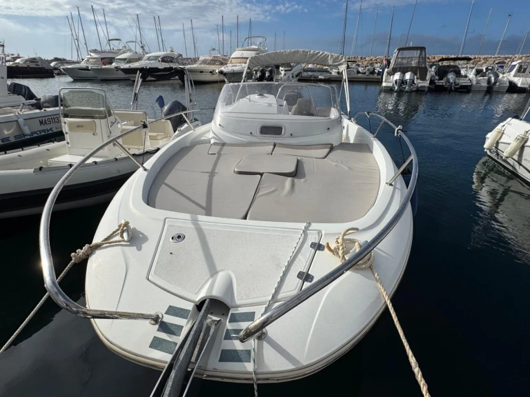 Yacht charter Empuriabrava - Jeanneau Cap Camarat 7.5 WA Serie 2 on SamBoat