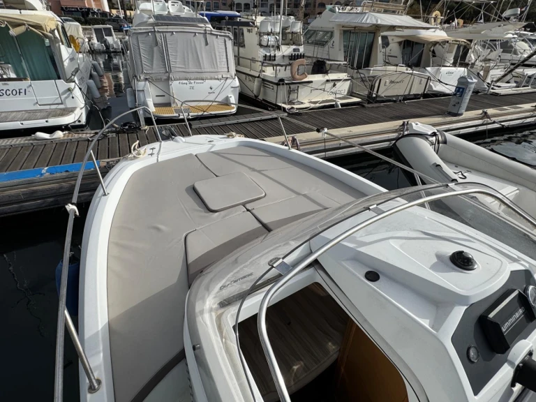 Hire a Jeanneau Cap Camarat 7.5 WA Serie 2 Empuriabrava