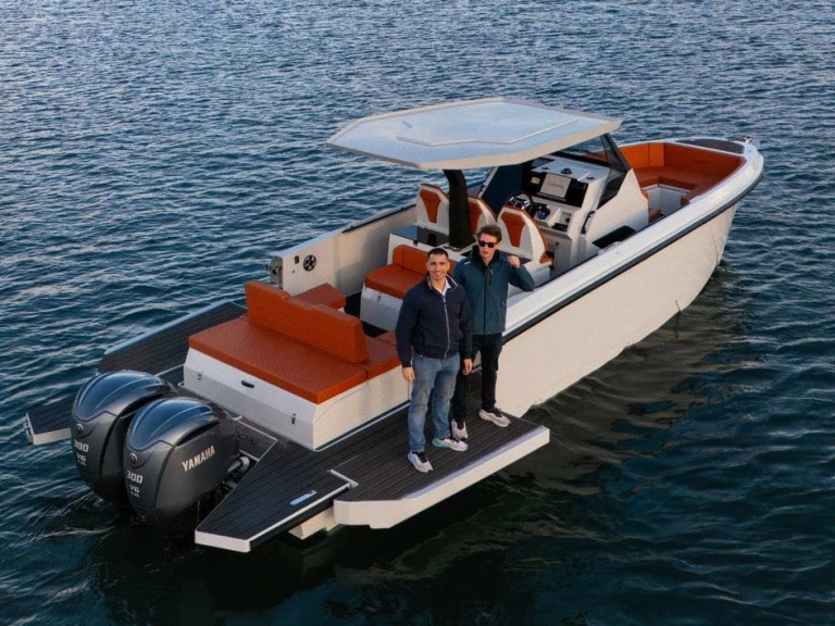 Motorboat to hire Herceg Novi at the best price