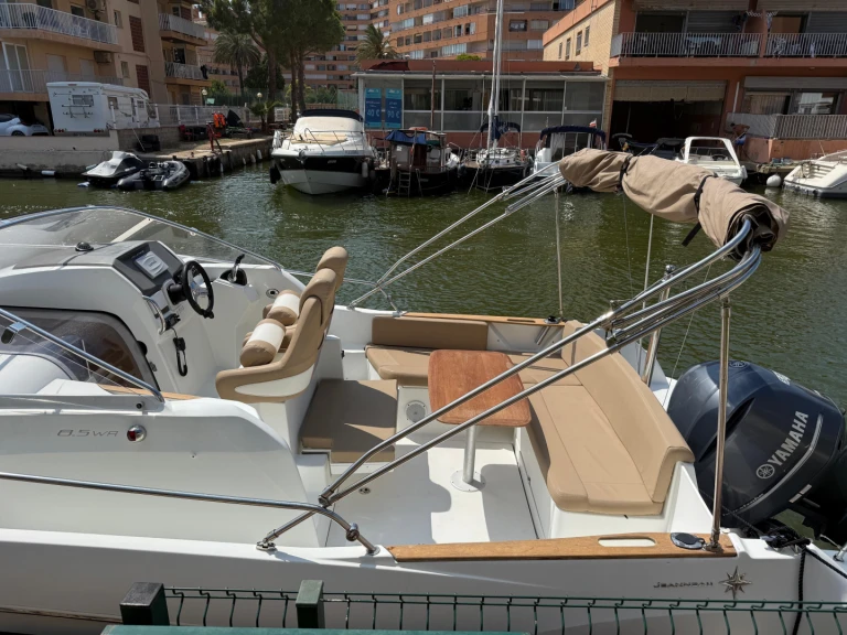 Hire Motorboat BravaBoats with a boat licence